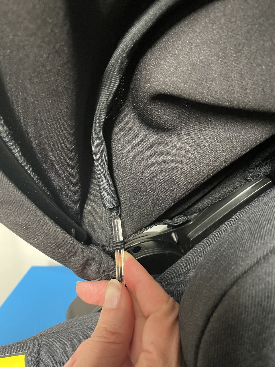 canopy rod inserted through elastic.jpg