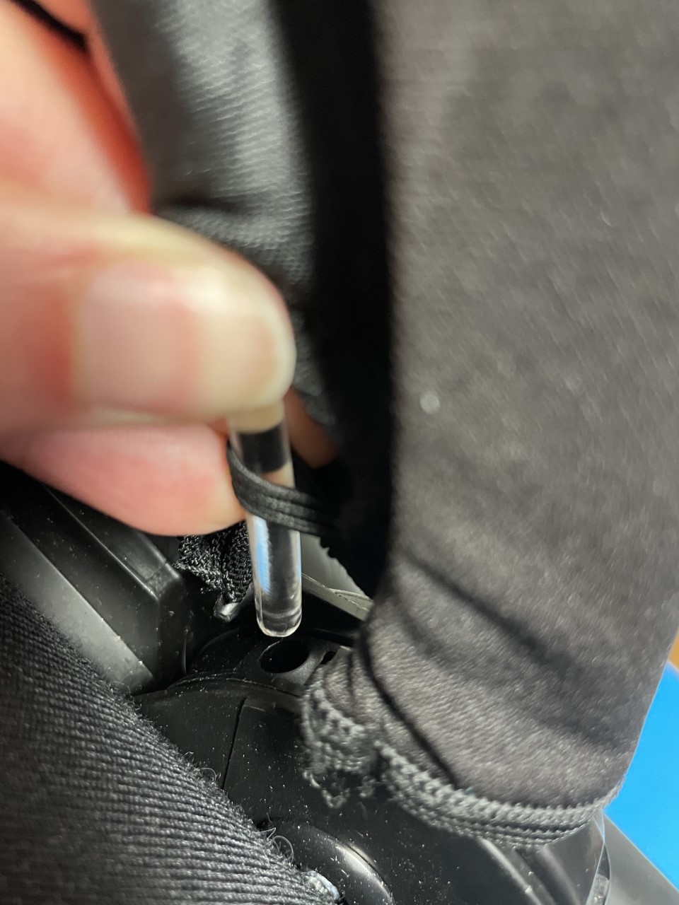 position canopy rod above hole & insert.jpg